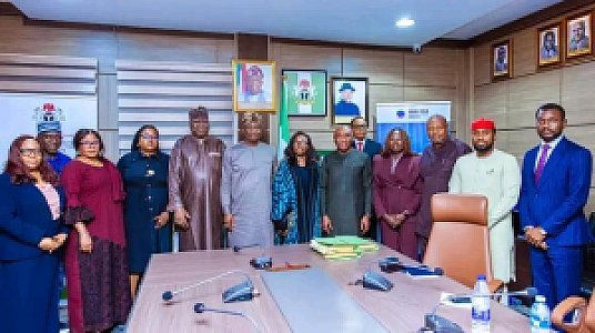 Federal Government Signs Concession Agreement for Enugu Airport, handing the Airport to Enugu State for 30 Years